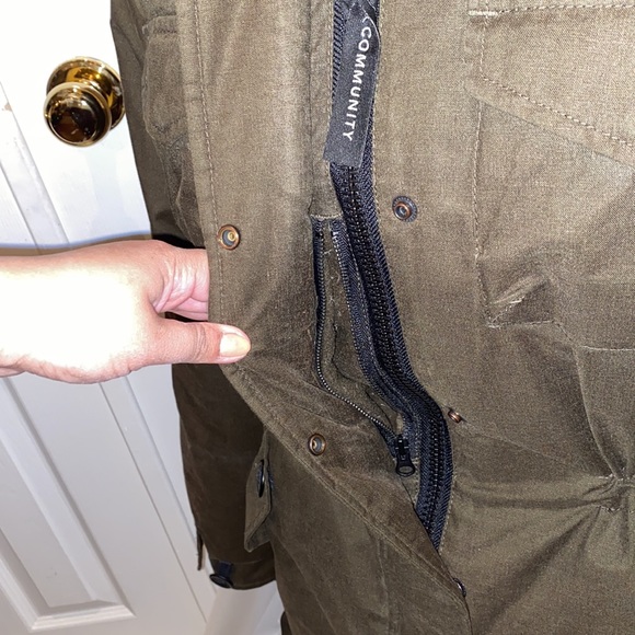 LIKE NEW ARITZIA COMMUNITY PARKA - Picture 10 of 13